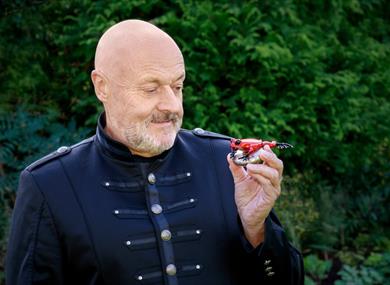 Meet the Sculptor, 'Frogman' Tim Cotterill