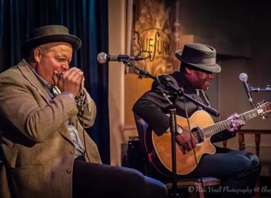 Live Music : Mat Walklate & Dr Tom Attah