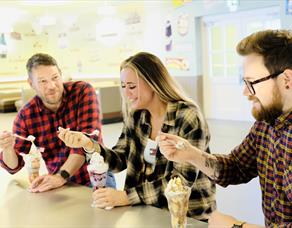 Billy Bob's: Parlour - Diner - Play