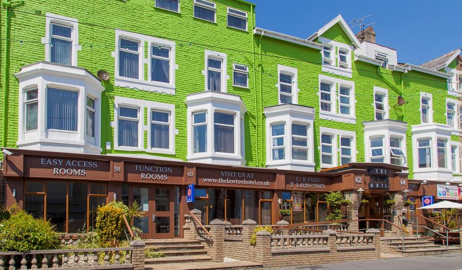 Blackpool Guest House - The Lawton