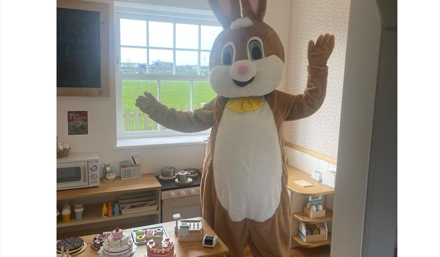 Hoppy Easter Event at Play and Bee