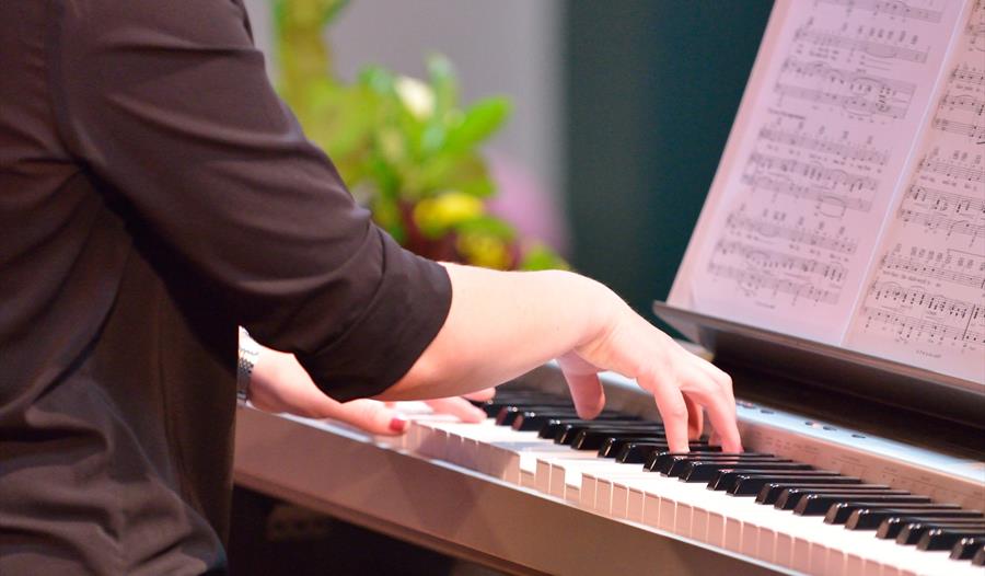 Lunchtime Recital featuring Robin Stopford