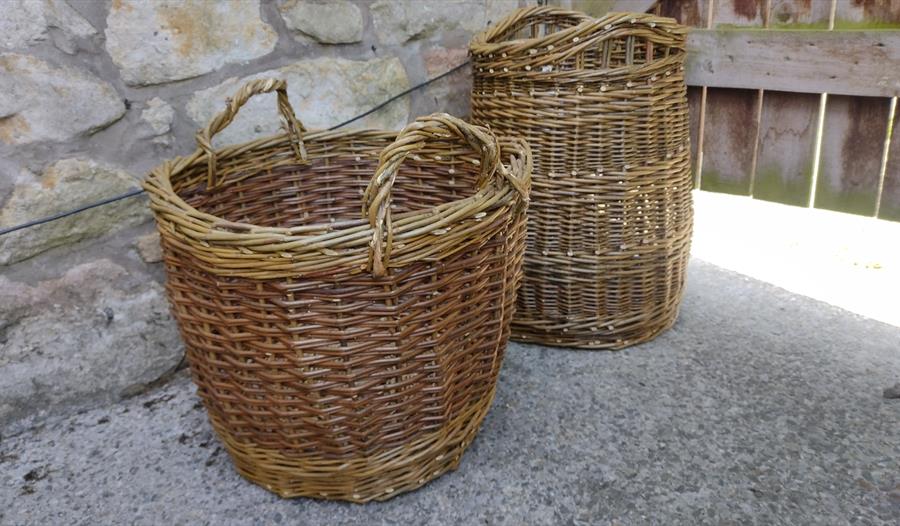 Willow weaving - Log basket