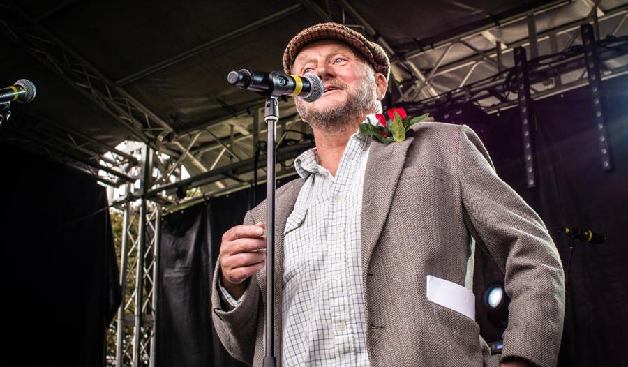 Songs, poems and stories with Sid Calderbank