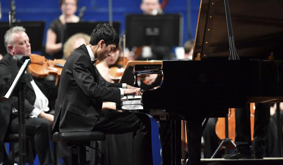 Eric Lu (Piano)