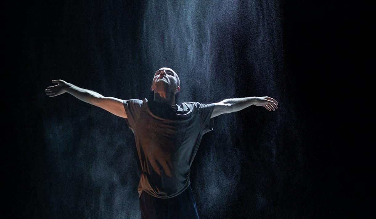 Russell Maliphant Dance Company: VORTEX