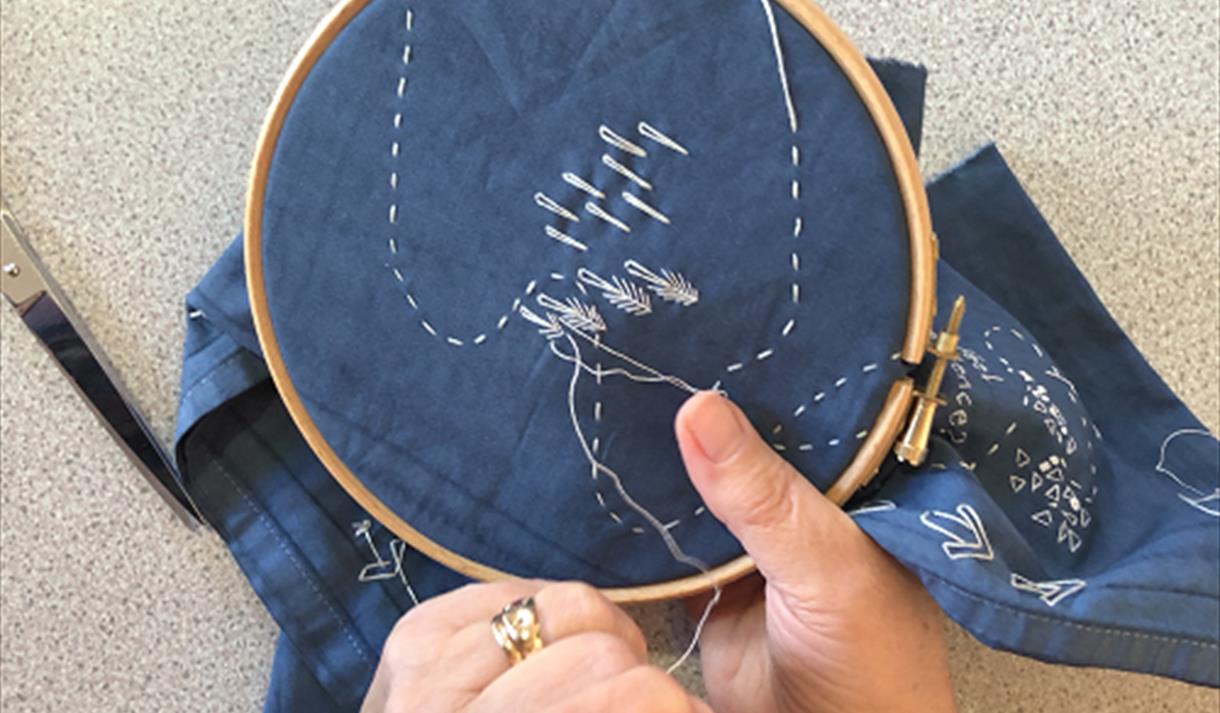 Online Artist workshop with Vanessa Rolf