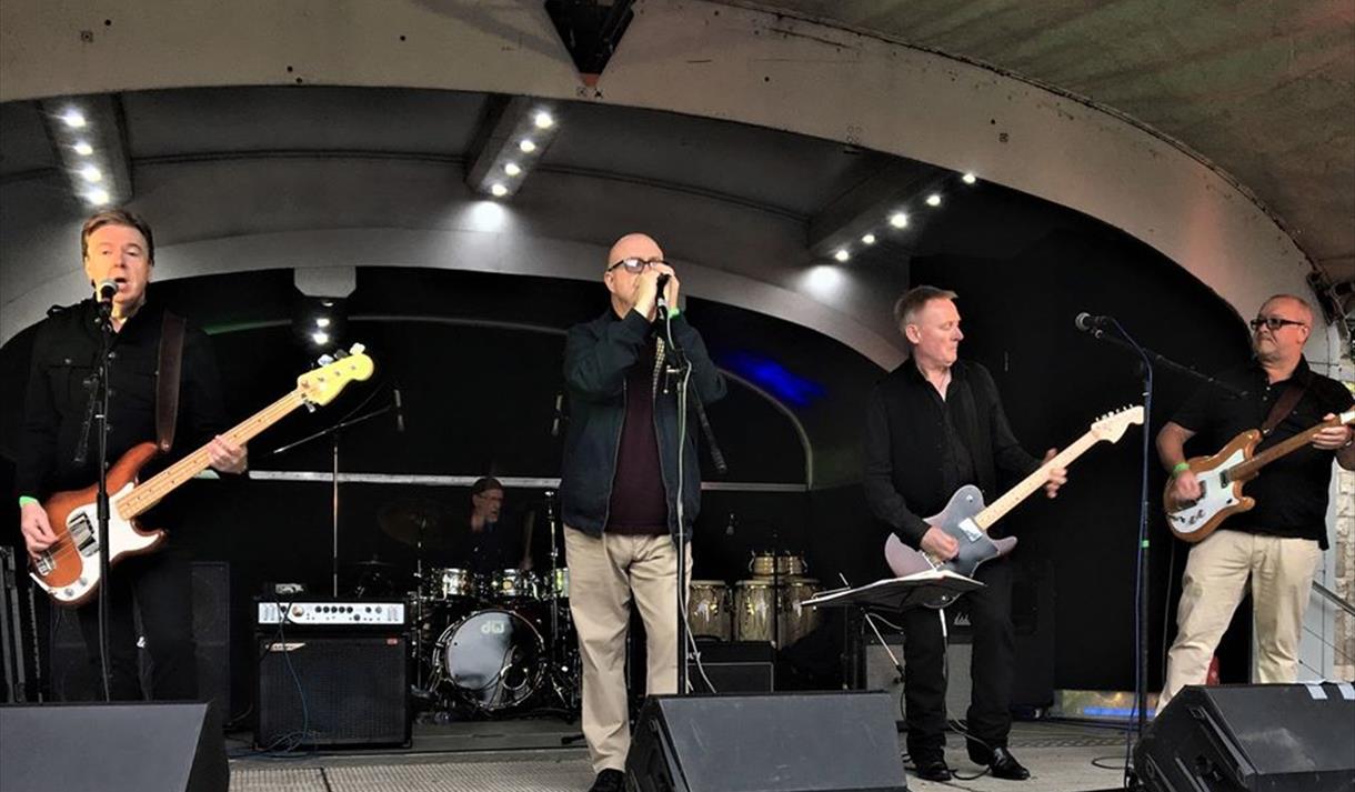 Live Music : The Distractions + Support : Dead Tenant