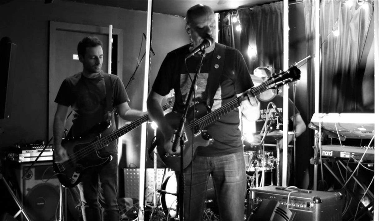 Live Music : Dead Tenant
