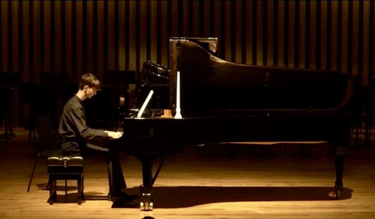 Lunchtime Recital featuring Harry Torbett