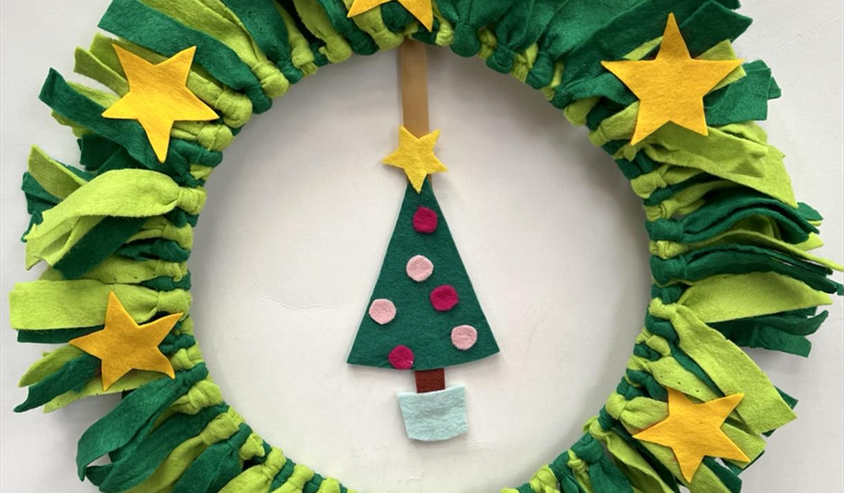 Festive Crafts: Felt Christmas Wreath Making