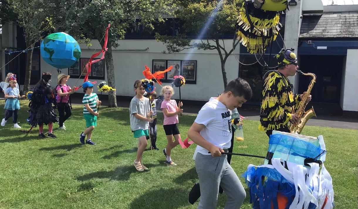 Easter Workshops: Carnival, music and making