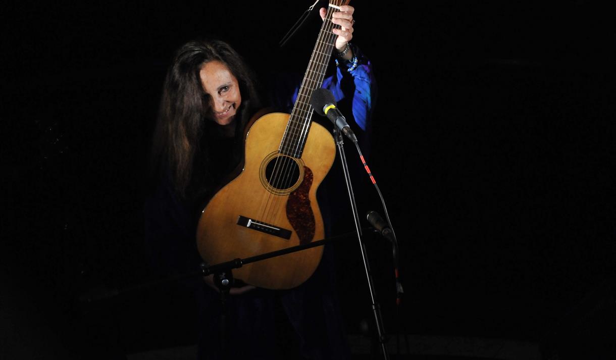 Julie Felix - Iconic artist on the road again
