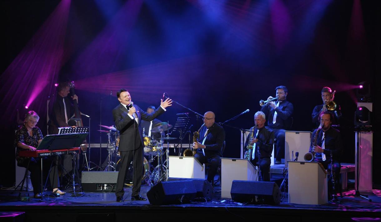 Sinatra: The Spirit of Christmas Swing