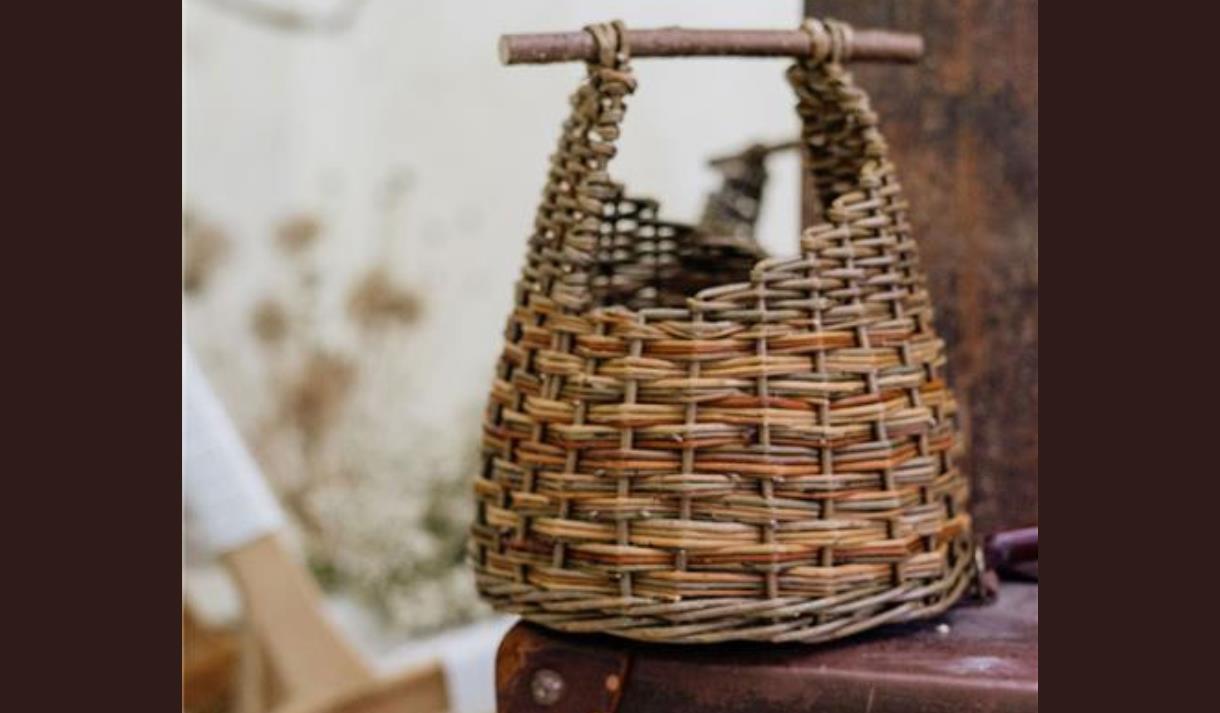 Weave a Round Asymmetric Basket with Wood Handle