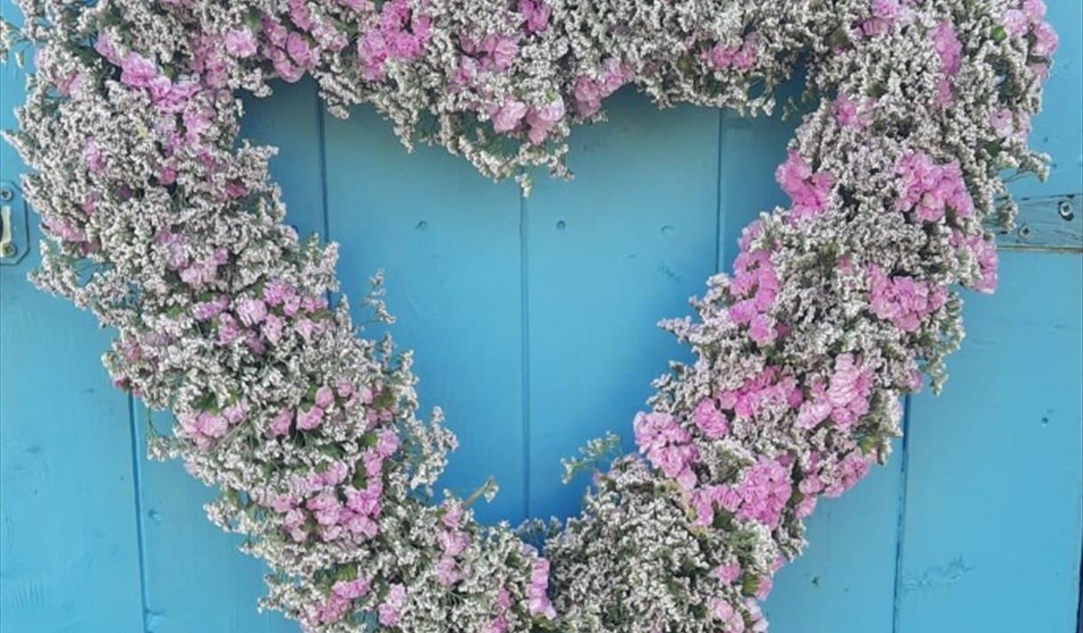 Wreath workshop: Heart shaped floral spring wreath