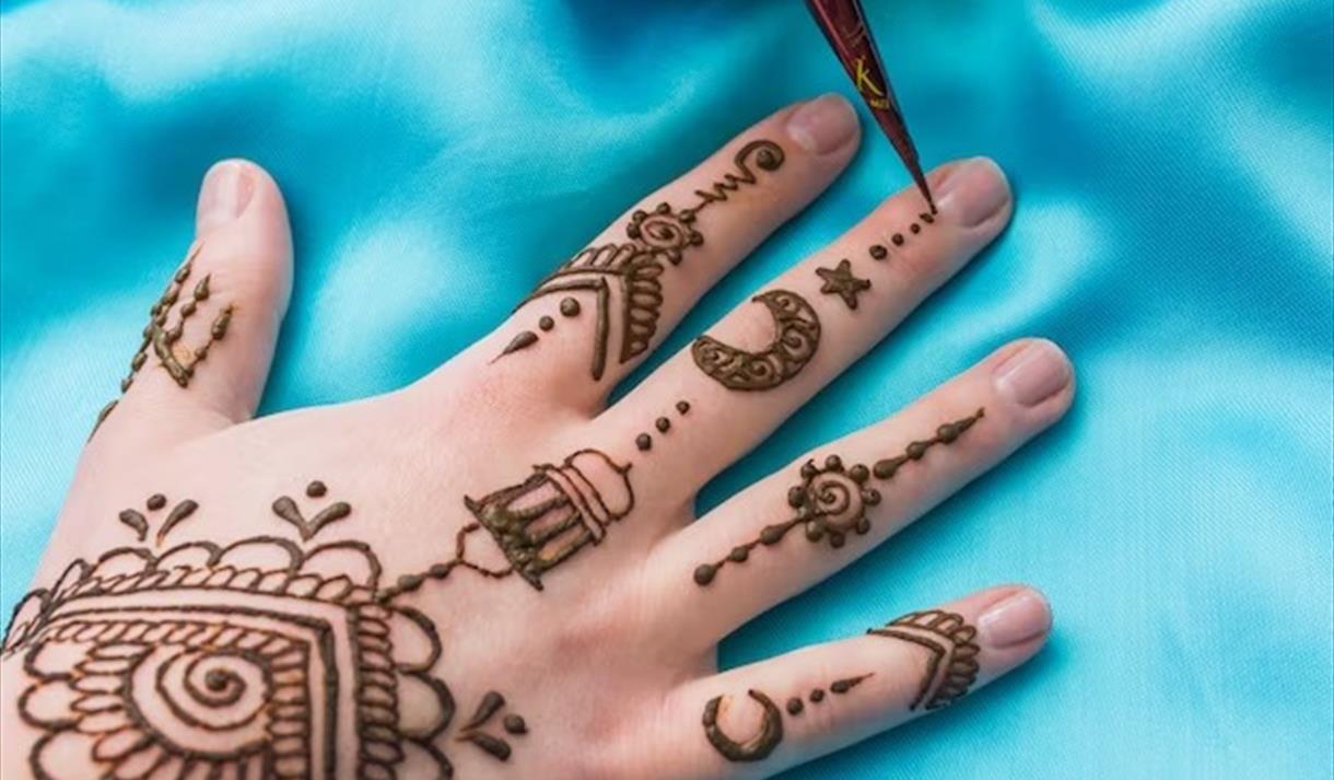 Waterfoot Wakes : Henna Artist