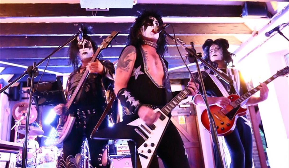 Kiss AKA Snog
