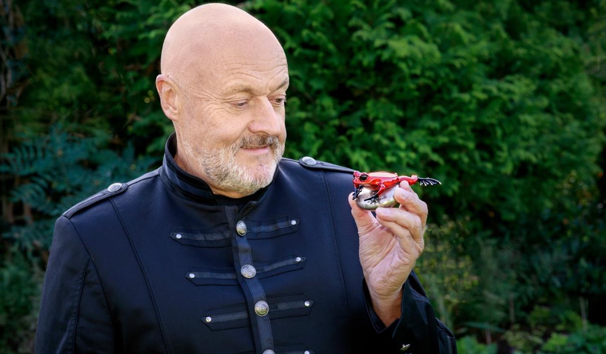 Meet the Sculptor, 'Frogman' Tim Cotterill