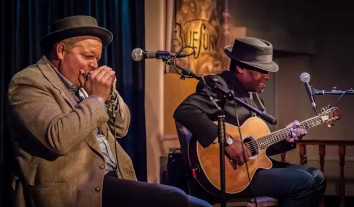Live Music : Mat Walklate & Dr Tom Attah