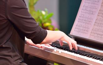 Lunchtime Recital featuring Robin Stopford