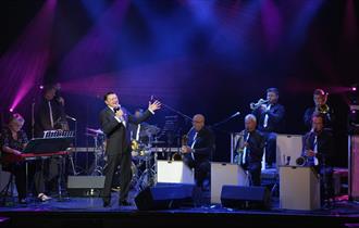 Sinatra: The Spirit of Christmas Swing