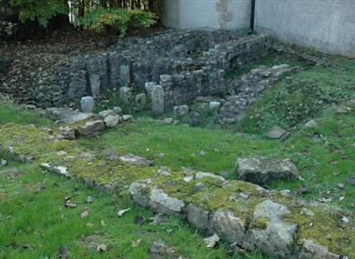 Roman Bath House and Wery Wall Remains