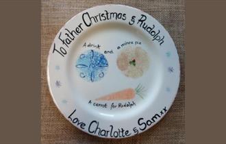 Design a personalised Christmas plate