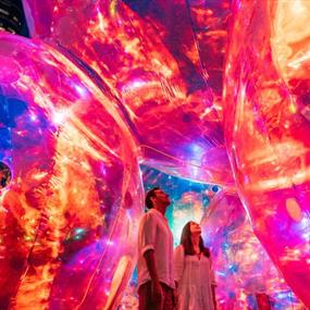 Evanescent by Atelier Sisu. Light installation with bubbles and people looking upwards