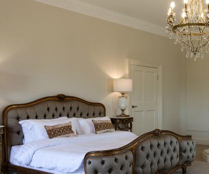 Winstanley Suite Bed and Bath