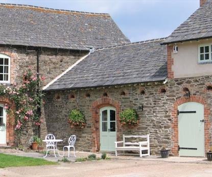 horseshoe cottage exterior