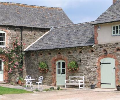 horseshoe cottage exterior 