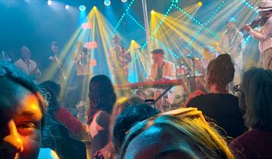 Live music session and dancers