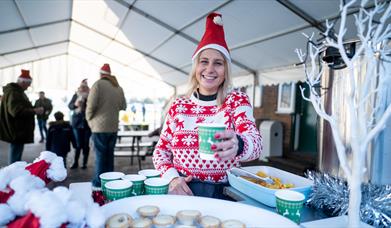 Member of staff at Plumpton Racecourse in Christmas jumper