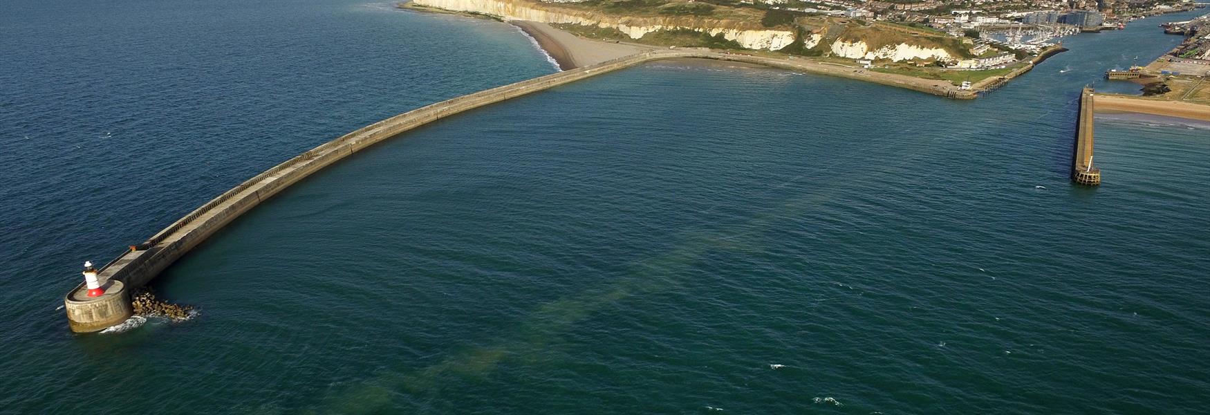 Breakwater at Newhaven - Peter Cripps