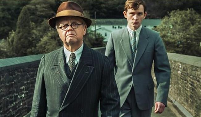 Harry Lawtey as the young Richard Burton and Toby Jones as Mr Burton in the film of the same name