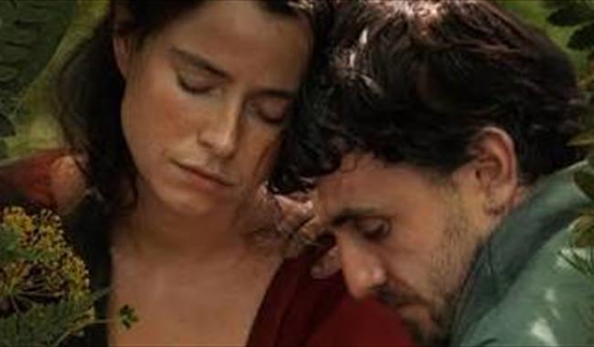 Jessie Buckley and Paul Mescal in Hamnet