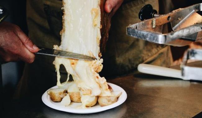 Raclette cheese with potatoes