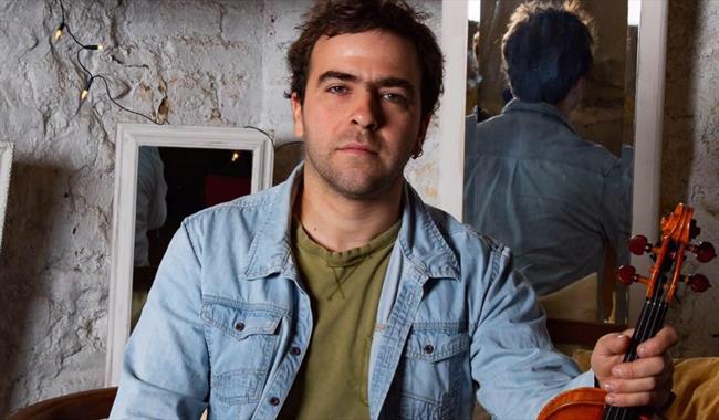Folk musician James Delarre