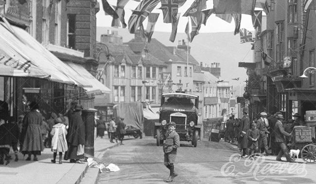 Old b/w photo of central Lewes