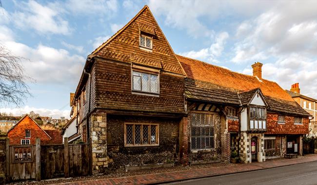 Tudor Housewife at Anne of Cleves House