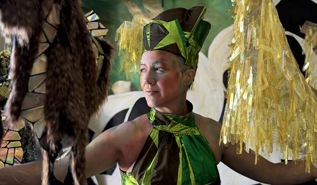 Performance artist Bridie in green and gold