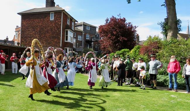 Dancers celebrating for Garland Day