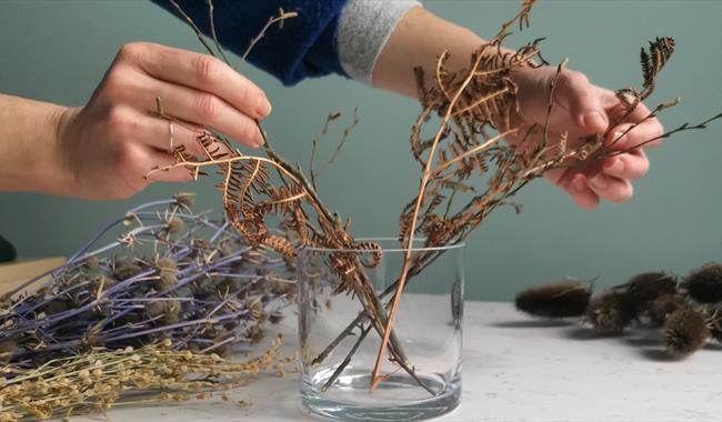 Making a dried flower arrangment