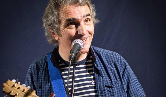 Folk musician Jez Lowe
