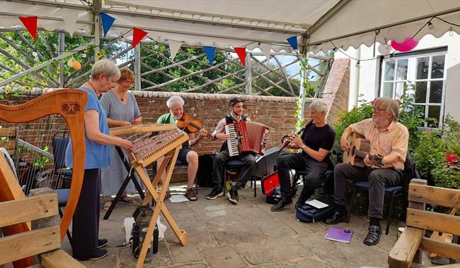 Folk musicians - the Twagger Band playing