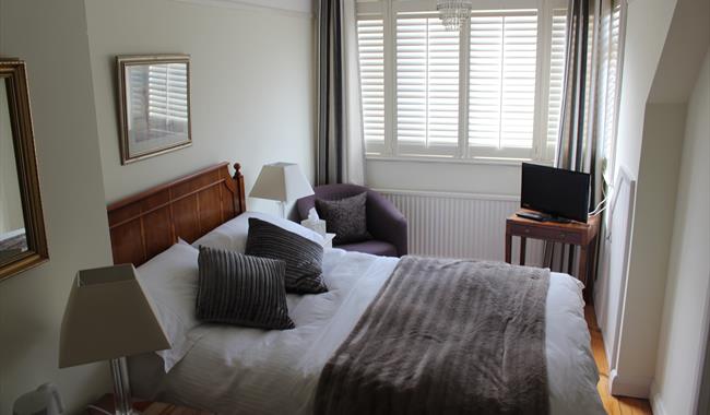 Cranleigh House bedroom