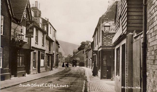 Black & white photo of South Street, 1910