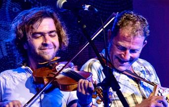 Folk musicians James Delarre & Saul Rose