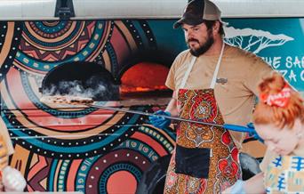 Safari Pizzas being served from the Pumba Land Rover